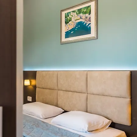 Plaka Resort