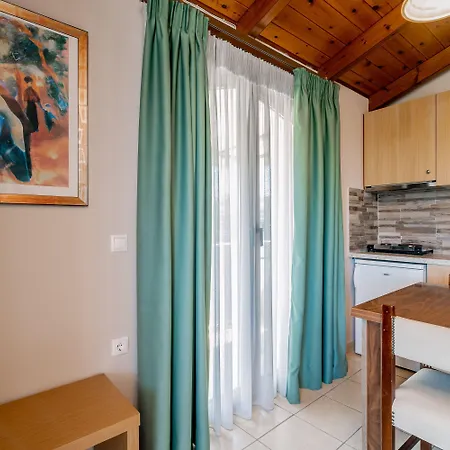 Resort Plaka