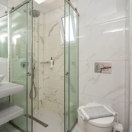 Resort Plaka 3*