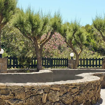 Üdülőközpont Plaka 3*