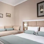 Resort Plaka