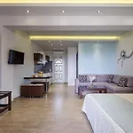 Plaka Resort 3*