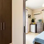 Resort Plaka 3*
