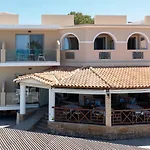 Resort Plaka