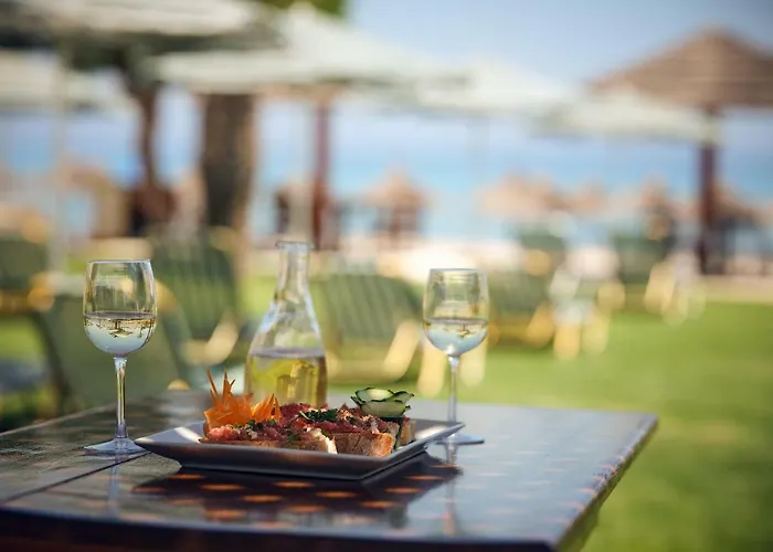 Plaka Курортный комплекс 3*